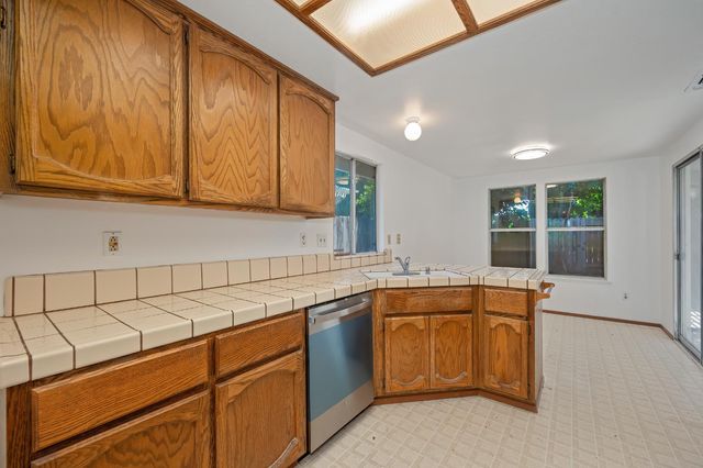 6910 Paseo Del Sol Way, Elk Grove, CA 95758