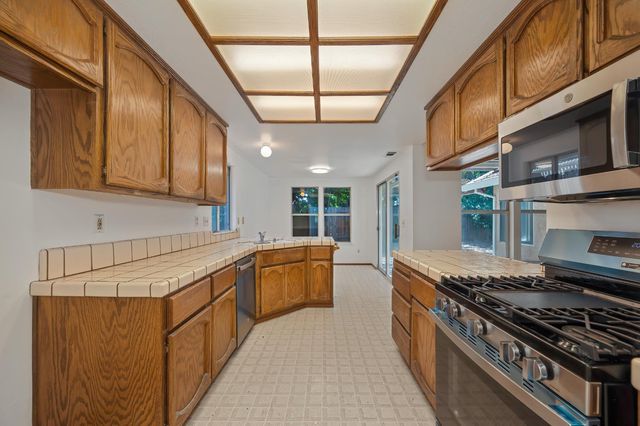 6910 Paseo Del Sol Way, Elk Grove, CA 95758