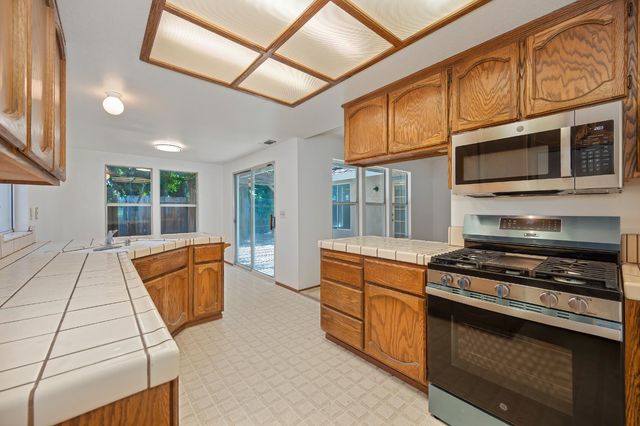 6910 Paseo Del Sol Way, Elk Grove, CA 95758
