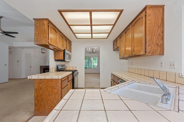 6910 Paseo Del Sol Way, Elk Grove, CA 95758