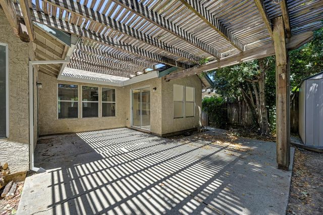 6910 Paseo Del Sol Way, Elk Grove, CA 95758