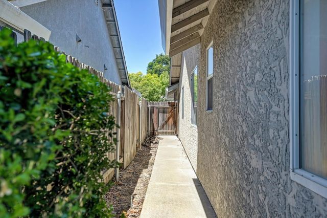 6910 Paseo Del Sol Way, Elk Grove, CA 95758