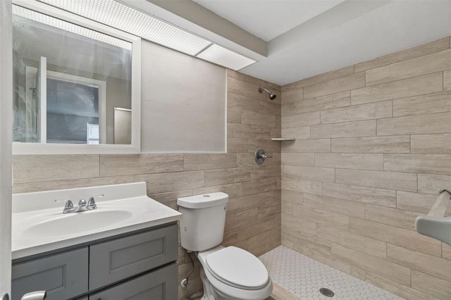 7105 OAKSHIRE DRIVE, Port Richey, FL 34668
