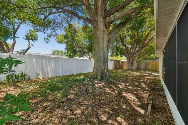 7105 OAKSHIRE DRIVE, Port Richey, FL 34668