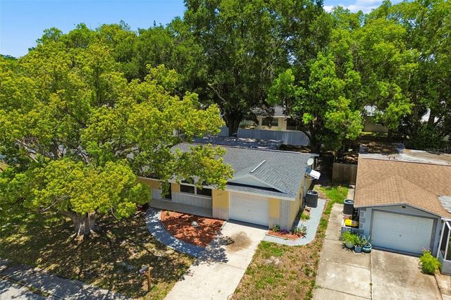 7105 OAKSHIRE DRIVE, Port Richey, FL 34668