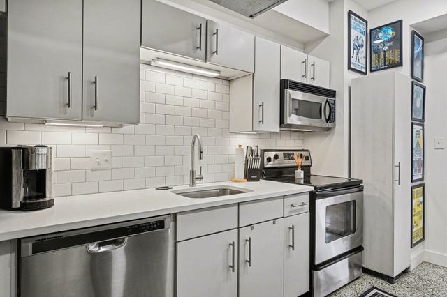 700 Church St Apt 802, Nashville, TN 37203