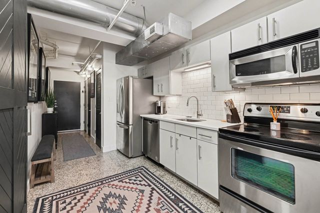 700 Church St Apt 802, Nashville, TN 37203