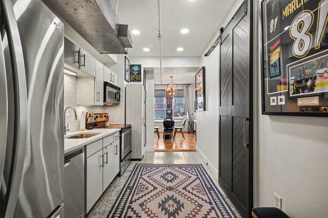 700 Church St Apt 802, Nashville, TN 37203