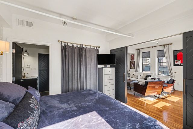 700 Church St Apt 802, Nashville, TN 37203