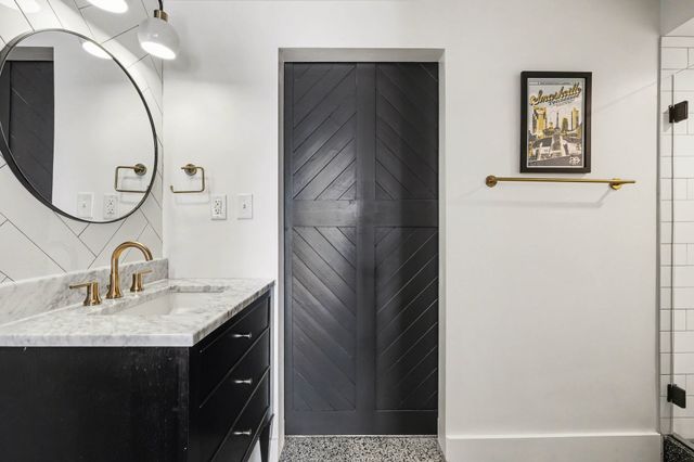 700 Church St Apt 802, Nashville, TN 37203