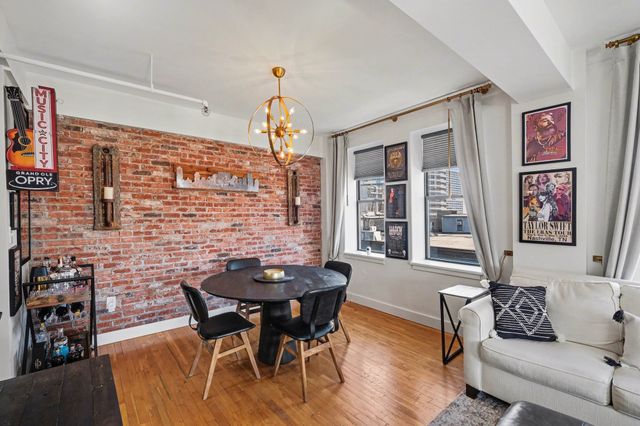 700 Church St Apt 802, Nashville, TN 37203