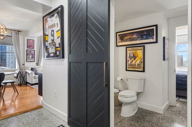 700 Church St Apt 802, Nashville, TN 37203