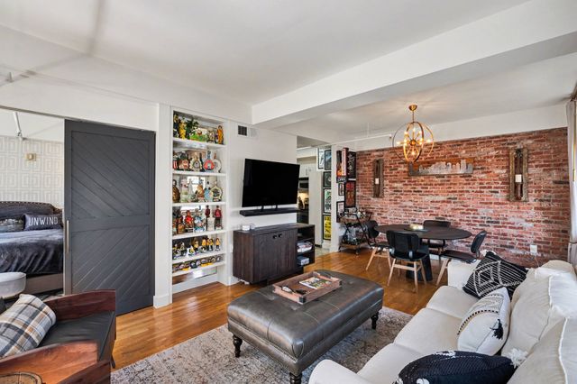 700 Church St Apt 802, Nashville, TN 37203