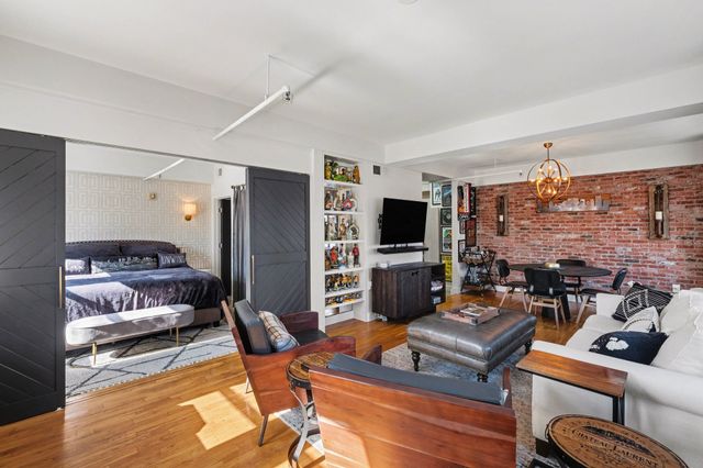 700 Church St Apt 802, Nashville, TN 37203