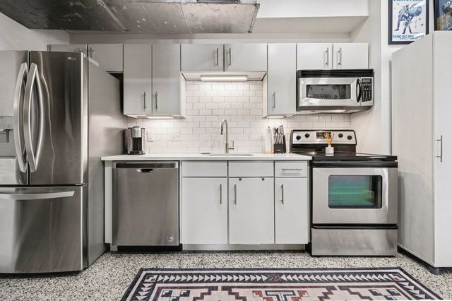 700 Church St Apt 802, Nashville, TN 37203