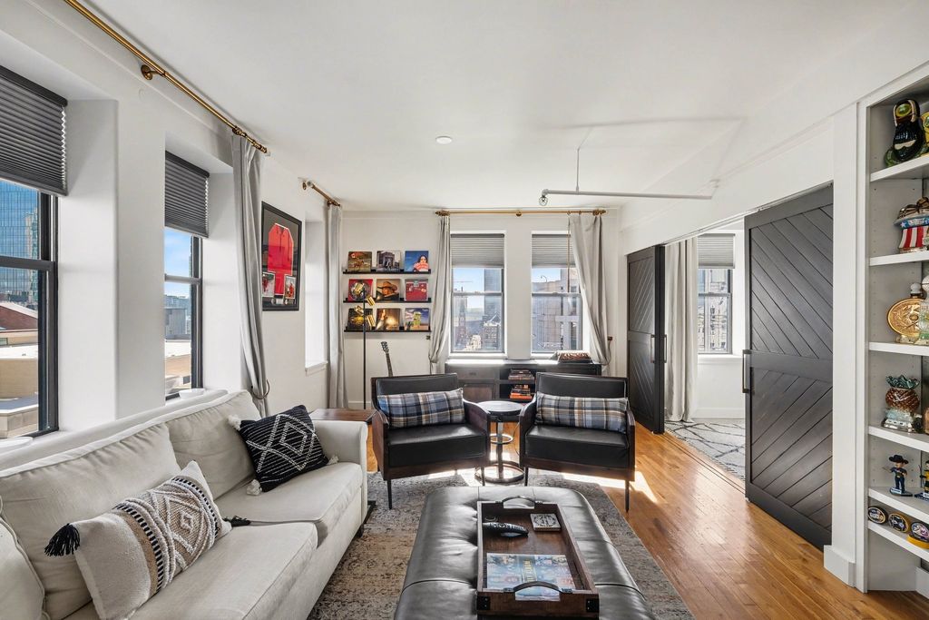 700 Church St Apt 802, Nashville, TN 37203