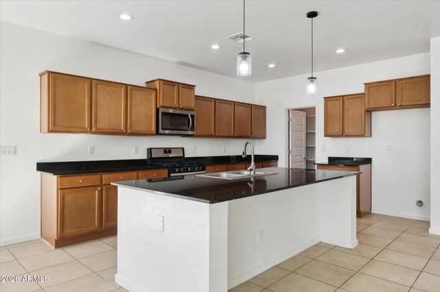 37292 N YELLOWSTONE Drive, San Tan Valley, AZ 85140