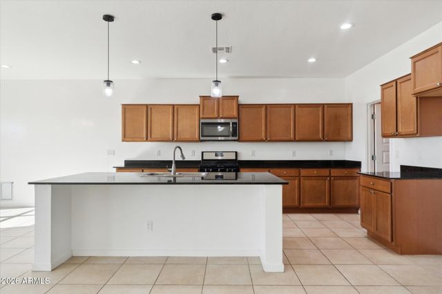 37292 N YELLOWSTONE Drive, San Tan Valley, AZ 85140