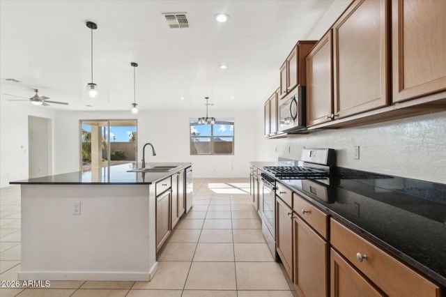 37292 N YELLOWSTONE Drive, San Tan Valley, AZ 85140