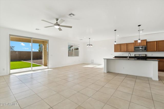 37292 N YELLOWSTONE Drive, San Tan Valley, AZ 85140