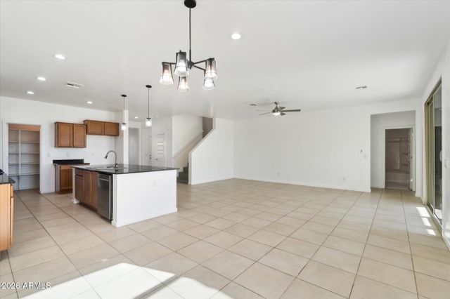 37292 N YELLOWSTONE Drive, San Tan Valley, AZ 85140