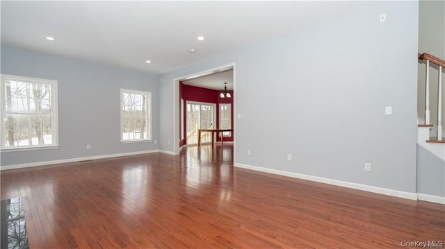 5 Harrier Ridge Drive, Wallkill, NY 12589