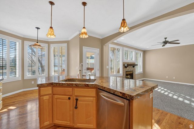 586 E CREEKVIEW DR, Murray, UT 84107