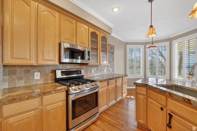 586 E CREEKVIEW DR, Murray, UT 84107