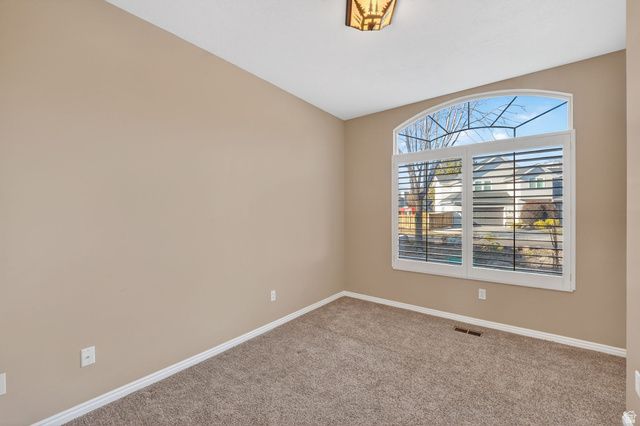 586 E CREEKVIEW DR, Murray, UT 84107