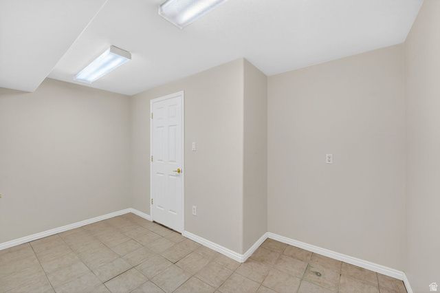 586 E CREEKVIEW DR, Murray, UT 84107