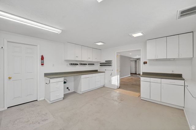 586 E CREEKVIEW DR, Murray, UT 84107