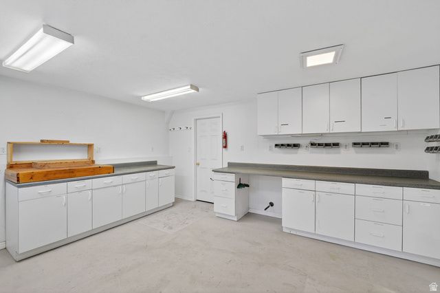 586 E CREEKVIEW DR, Murray, UT 84107