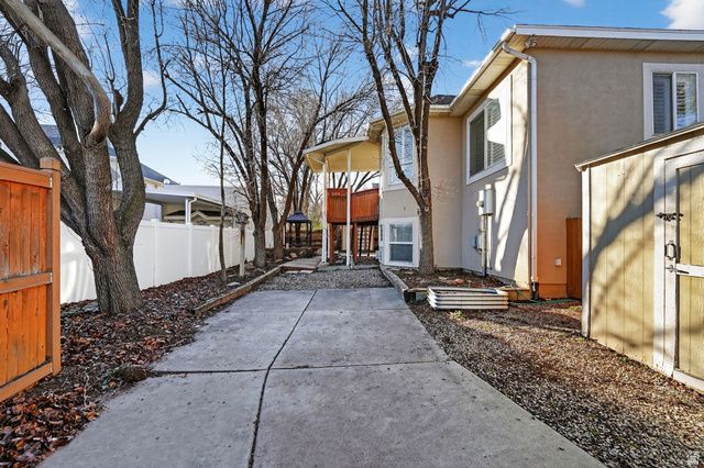 586 E CREEKVIEW DR, Murray, UT 84107