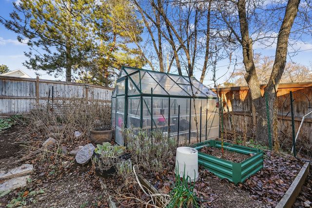 586 E CREEKVIEW DR, Murray, UT 84107