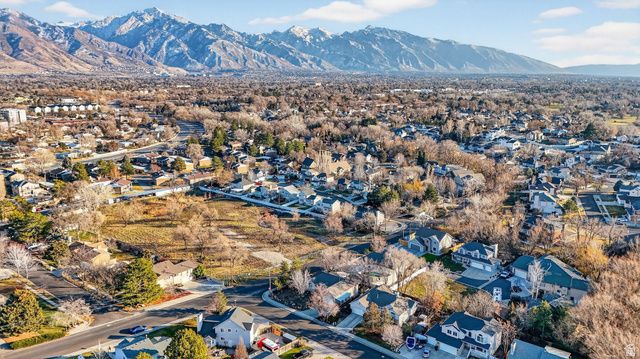 586 E CREEKVIEW DR, Murray, UT 84107