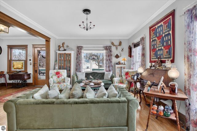 121 E End Street, Alma, MI 48801