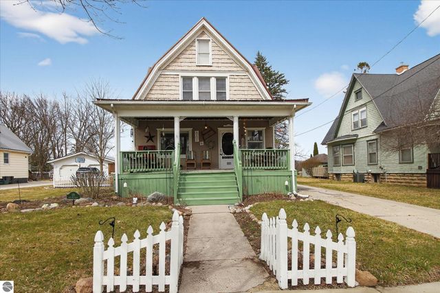 121 E End Street, Alma, MI 48801