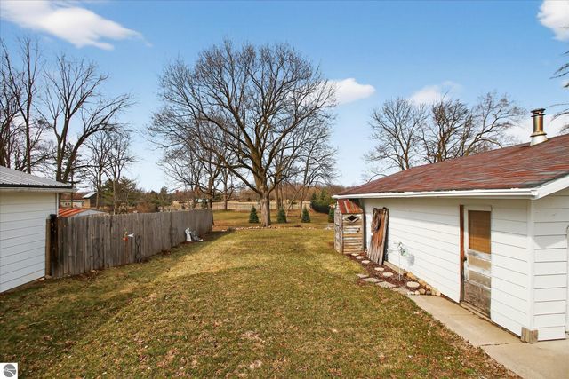 121 E End Street, Alma, MI 48801