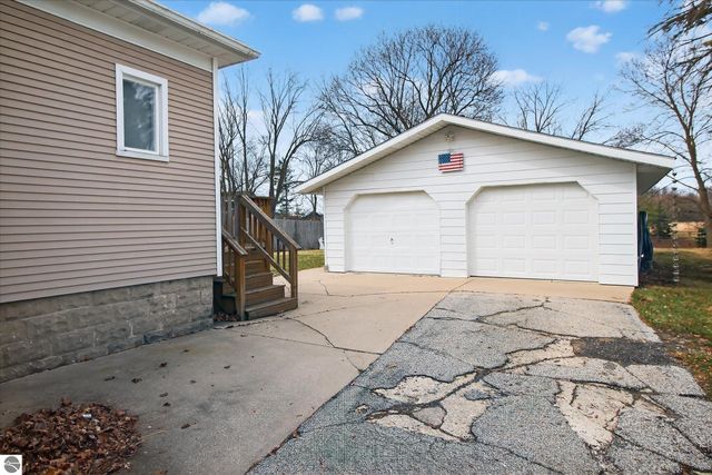 121 E End Street, Alma, MI 48801