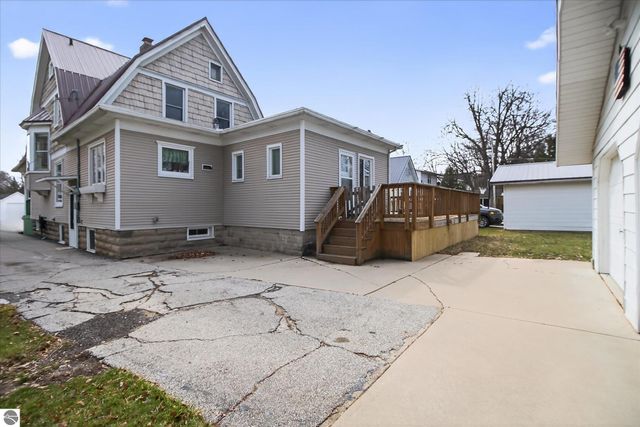 121 E End Street, Alma, MI 48801