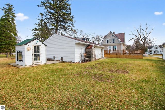 121 E End Street, Alma, MI 48801