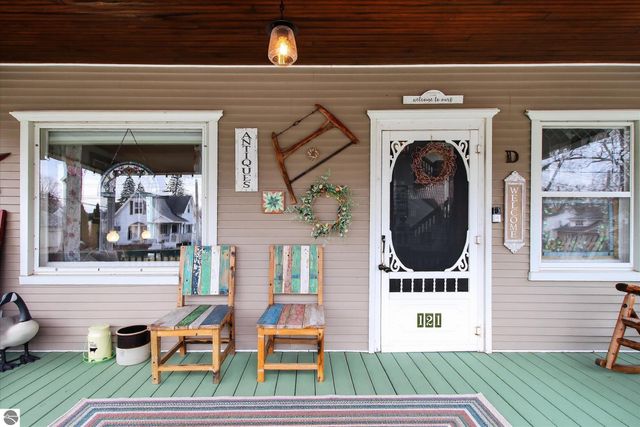 121 E End Street, Alma, MI 48801