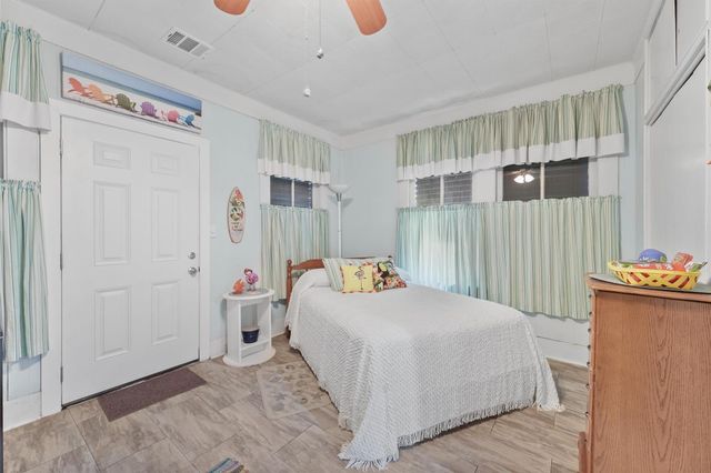 2212 32nd Street, Galveston, TX 77550