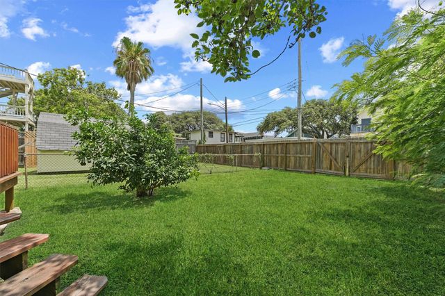 2212 32nd Street, Galveston, TX 77550