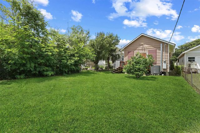 2212 32nd Street, Galveston, TX 77550