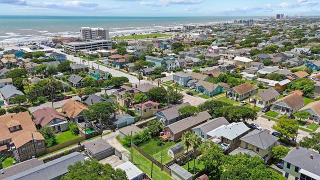 2212 32nd Street, Galveston, TX 77550