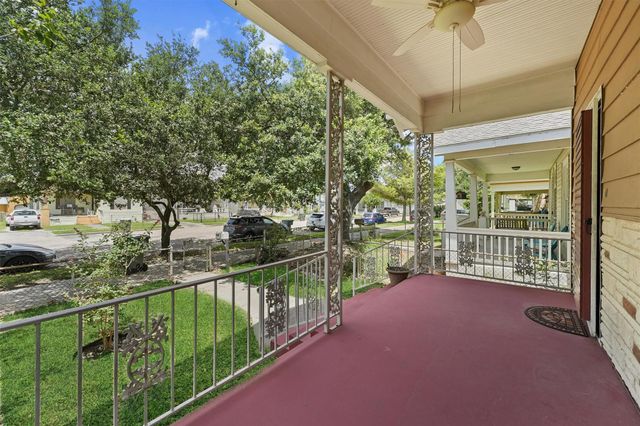 2212 32nd Street, Galveston, TX 77550