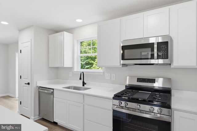105 DUNBAR ST, Glassboro, NJ 08028