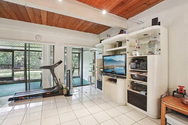 19232 NE 25th Avenue 221b, Miami, FL 33180