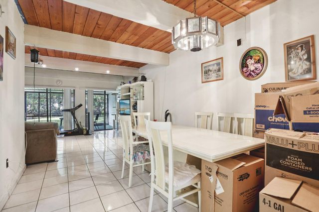 19232 NE 25th Avenue 221b, Miami, FL 33180